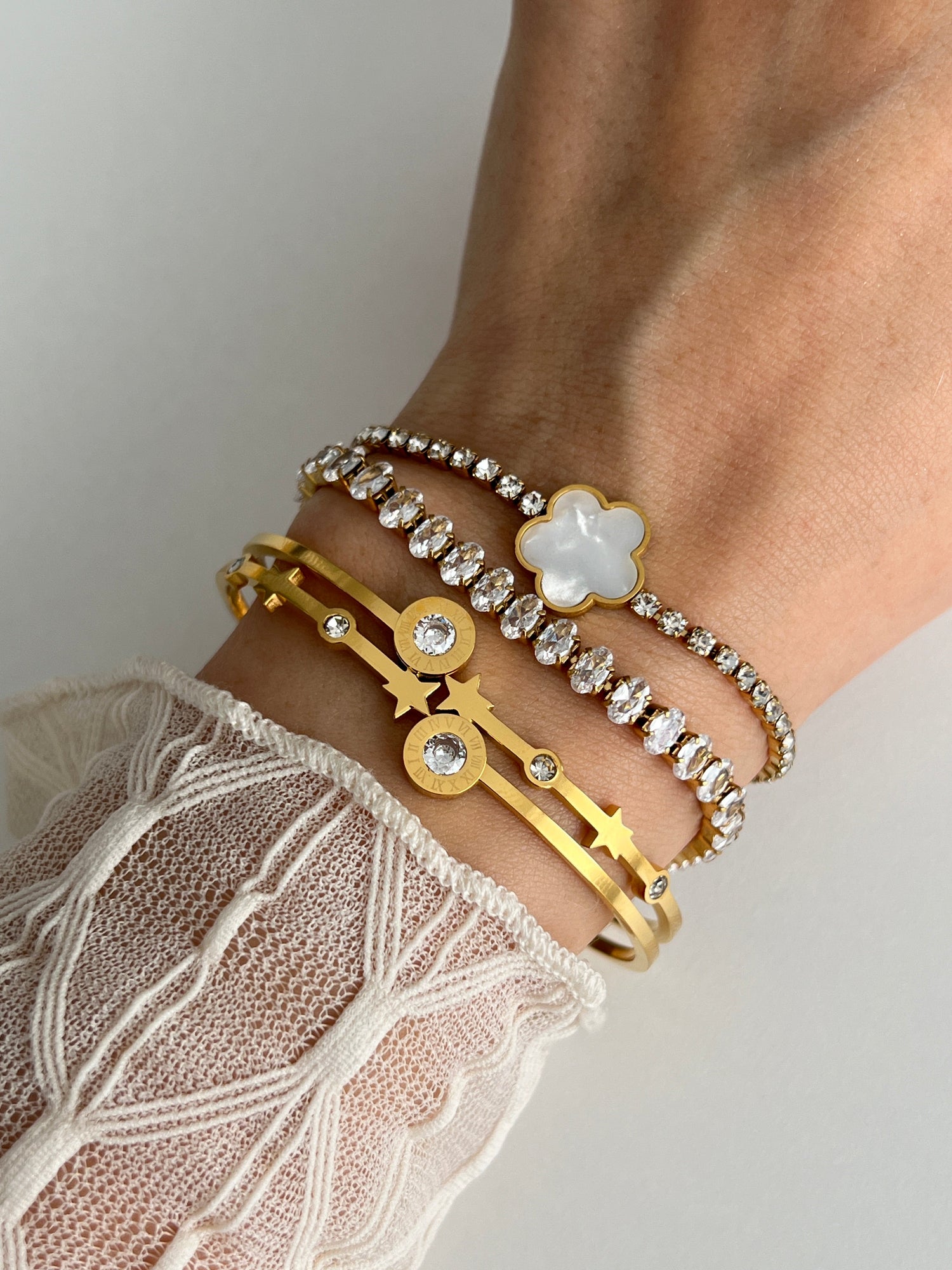 BRACELET